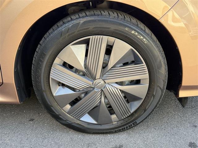 ノート Ｘ　純正９インチナビ　ＴＶ　Ｂｌｕｅｔｏｏｔｈ　ＣＤ　全周囲カメラ　ＥＴＣ　ＬＥＤヘッドライト　ＬＥＤフォグ　ブラインドスポットモニター　クリアランスソナー　ステアリングスイッチ　デジタルインナーミラー（14枚目）