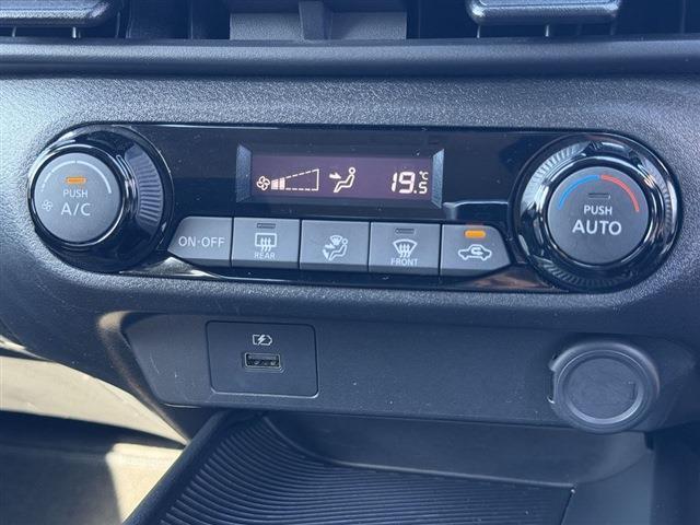 ノート Ｘ　純正９インチナビ　ＴＶ　Ｂｌｕｅｔｏｏｔｈ　ＣＤ　全周囲カメラ　ＥＴＣ　ＬＥＤヘッドライト　ＬＥＤフォグ　ブラインドスポットモニター　クリアランスソナー　ステアリングスイッチ　デジタルインナーミラー（25枚目）