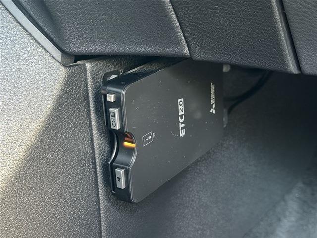 ノート Ｘ　純正９インチナビ　ＴＶ　Ｂｌｕｅｔｏｏｔｈ　ＣＤ　全周囲カメラ　ＥＴＣ　ＬＥＤヘッドライト　ＬＥＤフォグ　ブラインドスポットモニター　クリアランスソナー　ステアリングスイッチ　デジタルインナーミラー（28枚目）