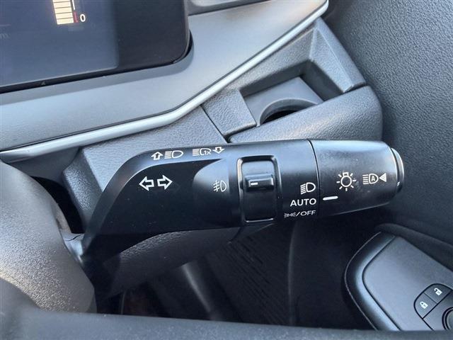 ノート Ｘ　純正９インチナビ　ＴＶ　Ｂｌｕｅｔｏｏｔｈ　ＣＤ　全周囲カメラ　ＥＴＣ　ＬＥＤヘッドライト　ＬＥＤフォグ　ブラインドスポットモニター　クリアランスソナー　ステアリングスイッチ　デジタルインナーミラー（35枚目）