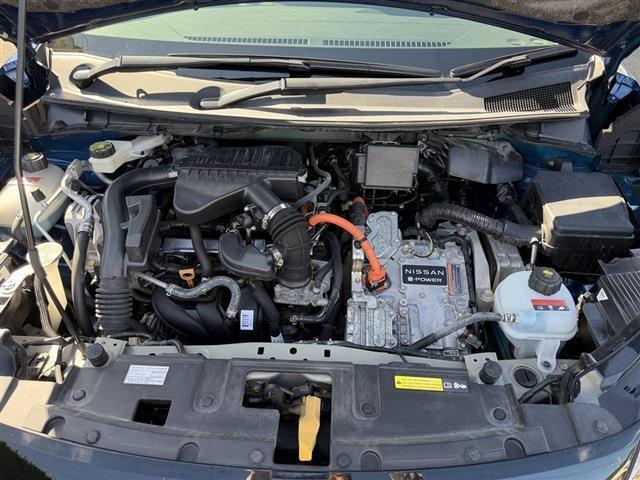 ノート Ｘ　純正９インチナビ　ＴＶ　Ｂｌｕｅｔｏｏｔｈ　ＣＤ　全周囲カメラ　ＥＴＣ　クリアランスソナー　ステアリングスイッチ　デジタルインナーミラー　電動格納ミラー　フロアマット　スマートキー　スペアキー（2枚目）