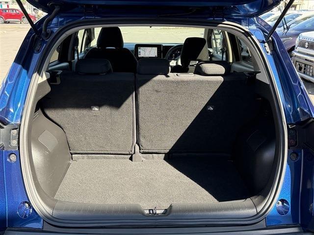 ノート Ｘ　純正９インチナビ　ＴＶ　Ｂｌｕｅｔｏｏｔｈ　ＣＤ　全周囲カメラ　ＥＴＣ　クリアランスソナー　ステアリングスイッチ　デジタルインナーミラー　電動格納ミラー　フロアマット　スマートキー　スペアキー（11枚目）