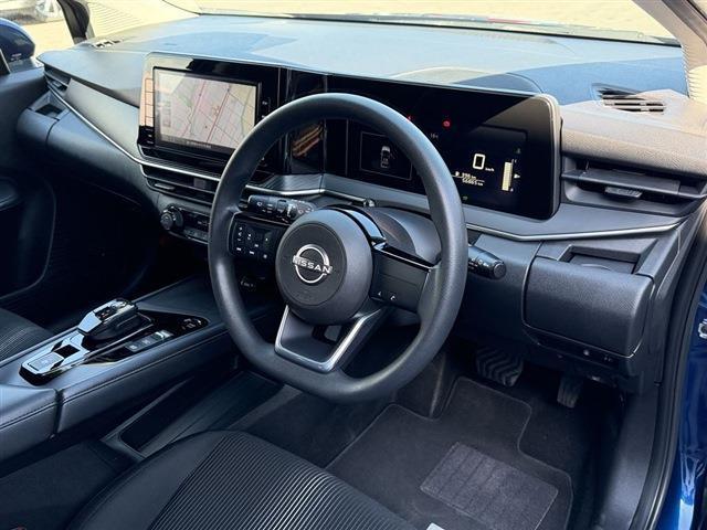 ノート Ｘ　純正９インチナビ　ＴＶ　Ｂｌｕｅｔｏｏｔｈ　ＣＤ　全周囲カメラ　ＥＴＣ　クリアランスソナー　ステアリングスイッチ　デジタルインナーミラー　電動格納ミラー　フロアマット　スマートキー　スペアキー（13枚目）