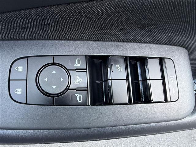 ノート Ｘ　純正９インチナビ　ＴＶ　Ｂｌｕｅｔｏｏｔｈ　ＣＤ　全周囲カメラ　ＥＴＣ　クリアランスソナー　ステアリングスイッチ　デジタルインナーミラー　電動格納ミラー　フロアマット　スマートキー　スペアキー（30枚目）