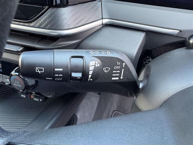 ノート Ｘ　純正９インチナビ　ＴＶ　Ｂｌｕｅｔｏｏｔｈ　ＣＤ　全周囲カメラ　ＥＴＣ　クリアランスソナー　ステアリングスイッチ　デジタルインナーミラー　電動格納ミラー　フロアマット　スマートキー　スペアキー（32枚目）