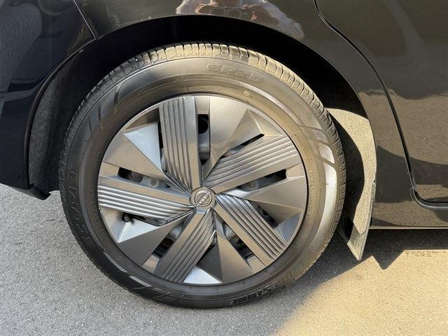 ノート Ｘ　純正９インチナビ　ＴＶ　Ｂｌｕｅｔｏｏｔｈ　ＣＤ　全周囲カメラ　ＥＴＣ　クリアランスソナー　ステアリングスイッチ　デジタルインナーミラー　フロアマット　スマートキー　スペアキー（15枚目）