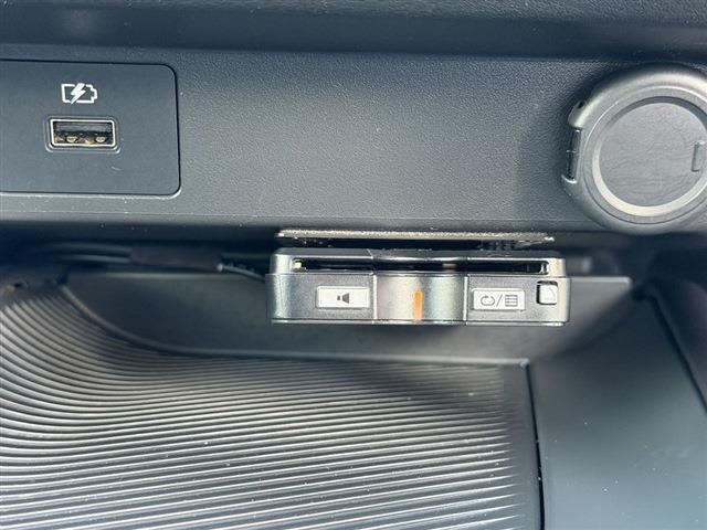 ノート Ｘ　純正９インチナビ　ＴＶ　Ｂｌｕｅｔｏｏｔｈ　ＣＤ　全周囲カメラ　ＥＴＣ　クリアランスソナー　ステアリングスイッチ　デジタルインナーミラー　フロアマット　スマートキー　スペアキー（25枚目）