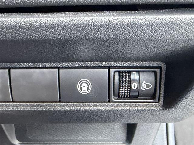 ノート Ｘ　純正９インチナビ　ＴＶ　Ｂｌｕｅｔｏｏｔｈ　ＣＤ　全周囲カメラ　ＥＴＣ　クリアランスソナー　ステアリングスイッチ　デジタルインナーミラー　フロアマット　スマートキー　スペアキー（27枚目）