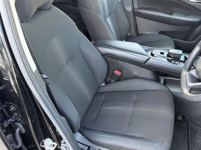 ノート Ｘ　純正９インチナビ　ＴＶ　Ｂｌｕｅｔｏｏｔｈ　ＣＤ　全周囲カメラ　ＥＴＣ　クリアランスソナー　ステアリングスイッチ　デジタルインナーミラー　フロアマット　スマートキー　スペアキー（31枚目）