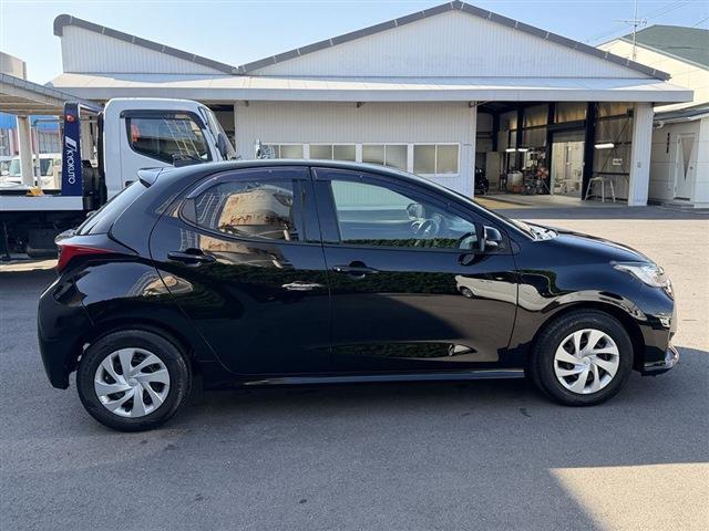 ヤリス G 純正ディスプレイオーディオナビ TV Bluetooth バックカメラ ETC LEDヘッドライト クリアランスソナー フロアマット ドアバイザー 電動格納ミラー スマートキー(7枚目)