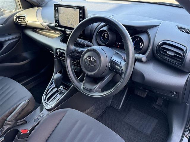 ヤリス G 純正ディスプレイオーディオナビ TV Bluetooth バックカメラ ETC LEDヘッドライト クリアランスソナー フロアマット ドアバイザー 電動格納ミラー スマートキー(18枚目)