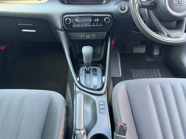 ヤリス G 純正ディスプレイオーディオナビ TV Bluetooth バックカメラ ETC LEDヘッドライト クリアランスソナー フロアマット ドアバイザー 電動格納ミラー スマートキー(22枚目)