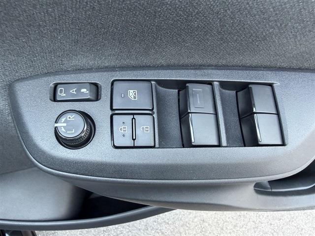 ヤリス G 純正ディスプレイオーディオナビ TV Bluetooth バックカメラ ETC LEDヘッドライト クリアランスソナー フロアマット ドアバイザー 電動格納ミラー スマートキー(34枚目)