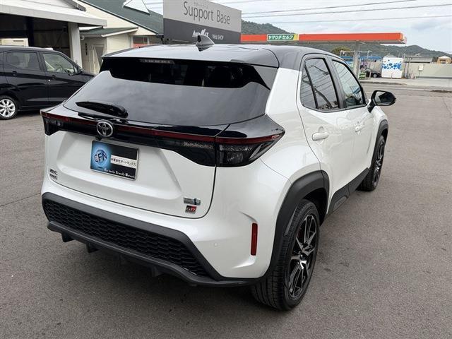 ヤリスクロス ハイブリッド　ＧＲスポーツ　トヨタセーフティセンス　ＧＲレッドキャリパー　純正８インチディスプレイオーディオナビ　Ｂｌｕｅｔｏｏｔｈ　全周囲カメラ　ＥＴＣ　ＬＥＤヘッドライト　ハーフレザーシート　クリアランスソナー（2枚目）