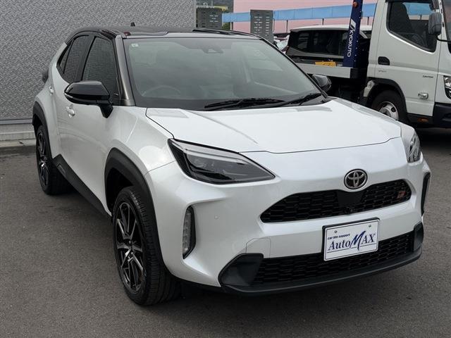 ヤリスクロス ハイブリッド　ＧＲスポーツ　トヨタセーフティセンス　ＧＲレッドキャリパー　純正８インチディスプレイオーディオナビ　Ｂｌｕｅｔｏｏｔｈ　全周囲カメラ　ＥＴＣ　ＬＥＤヘッドライト　ハーフレザーシート　クリアランスソナー（3枚目）