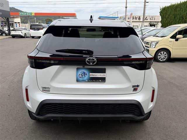 ヤリスクロス ハイブリッド　ＧＲスポーツ　トヨタセーフティセンス　ＧＲレッドキャリパー　純正８インチディスプレイオーディオナビ　Ｂｌｕｅｔｏｏｔｈ　全周囲カメラ　ＥＴＣ　ＬＥＤヘッドライト　ハーフレザーシート　クリアランスソナー（8枚目）