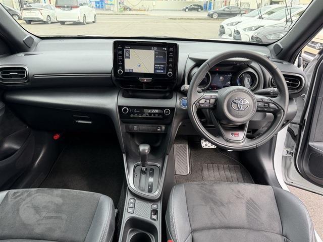 ヤリスクロス ハイブリッド　ＧＲスポーツ　トヨタセーフティセンス　ＧＲレッドキャリパー　純正８インチディスプレイオーディオナビ　Ｂｌｕｅｔｏｏｔｈ　全周囲カメラ　ＥＴＣ　ＬＥＤヘッドライト　ハーフレザーシート　クリアランスソナー（15枚目）