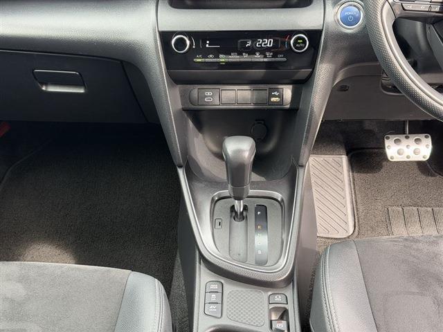 ヤリスクロス ハイブリッド　ＧＲスポーツ　トヨタセーフティセンス　ＧＲレッドキャリパー　純正８インチディスプレイオーディオナビ　Ｂｌｕｅｔｏｏｔｈ　全周囲カメラ　ＥＴＣ　ＬＥＤヘッドライト　ハーフレザーシート　クリアランスソナー（18枚目）