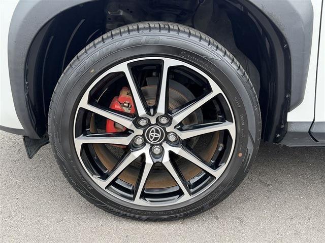 ヤリスクロス ハイブリッド　ＧＲスポーツ　トヨタセーフティセンス　ＧＲレッドキャリパー　純正８インチディスプレイオーディオナビ　Ｂｌｕｅｔｏｏｔｈ　全周囲カメラ　ＥＴＣ　ＬＥＤヘッドライト　ハーフレザーシート　クリアランスソナー（33枚目）