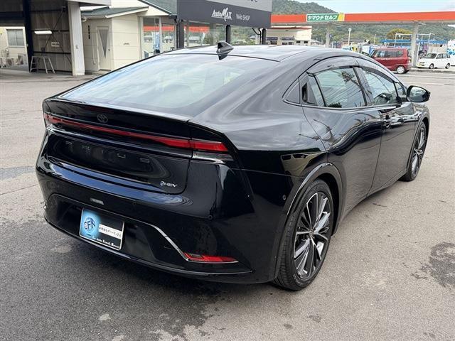 プリウス Ｚ　４ＷＤ　純正１２．３インチディスプレイオーディオナビ　Ｂｌｕｅｔｏｏｔｈ　全周囲カメラ　レザーシート　パワーシート　シートヒーター／エアコン　ＥＴＣ２．０　ドラレコ　置くだけ充電　パワーバックドア（8枚目）