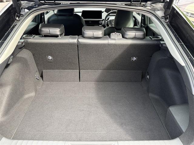 プリウス Ｚ　４ＷＤ　純正１２．３インチディスプレイオーディオナビ　Ｂｌｕｅｔｏｏｔｈ　全周囲カメラ　レザーシート　パワーシート　シートヒーター／エアコン　ＥＴＣ２．０　ドラレコ　置くだけ充電　パワーバックドア（11枚目）