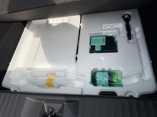 プリウス Ｚ　４ＷＤ　純正１２．３インチディスプレイオーディオナビ　Ｂｌｕｅｔｏｏｔｈ　全周囲カメラ　レザーシート　パワーシート　シートヒーター／エアコン　ＥＴＣ２．０　ドラレコ　置くだけ充電　パワーバックドア（14枚目）