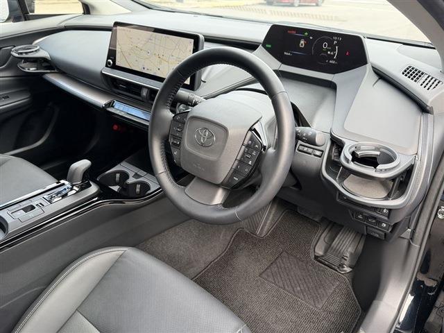 プリウス Ｚ　４ＷＤ　純正１２．３インチディスプレイオーディオナビ　Ｂｌｕｅｔｏｏｔｈ　全周囲カメラ　レザーシート　パワーシート　シートヒーター／エアコン　ＥＴＣ２．０　ドラレコ　置くだけ充電　パワーバックドア（15枚目）