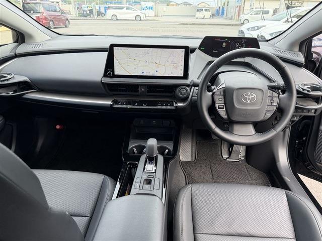 プリウス Ｚ　４ＷＤ　純正１２．３インチディスプレイオーディオナビ　Ｂｌｕｅｔｏｏｔｈ　全周囲カメラ　レザーシート　パワーシート　シートヒーター／エアコン　ＥＴＣ２．０　ドラレコ　置くだけ充電　パワーバックドア（16枚目）