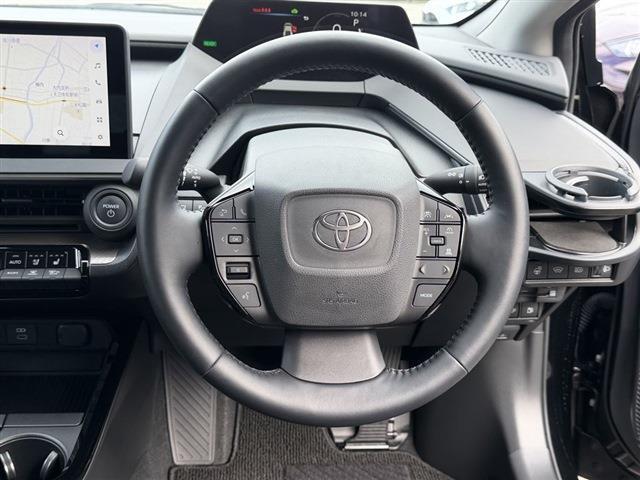 プリウス Ｚ　４ＷＤ　純正１２．３インチディスプレイオーディオナビ　Ｂｌｕｅｔｏｏｔｈ　全周囲カメラ　レザーシート　パワーシート　シートヒーター／エアコン　ＥＴＣ２．０　ドラレコ　置くだけ充電　パワーバックドア（17枚目）