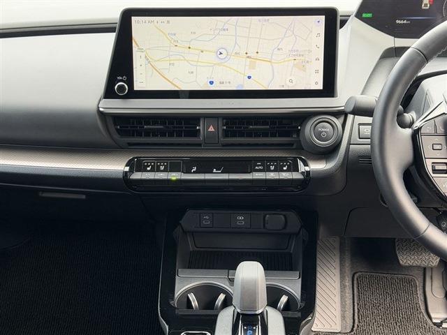 プリウス Ｚ　４ＷＤ　純正１２．３インチディスプレイオーディオナビ　Ｂｌｕｅｔｏｏｔｈ　全周囲カメラ　レザーシート　パワーシート　シートヒーター／エアコン　ＥＴＣ２．０　ドラレコ　置くだけ充電　パワーバックドア（18枚目）