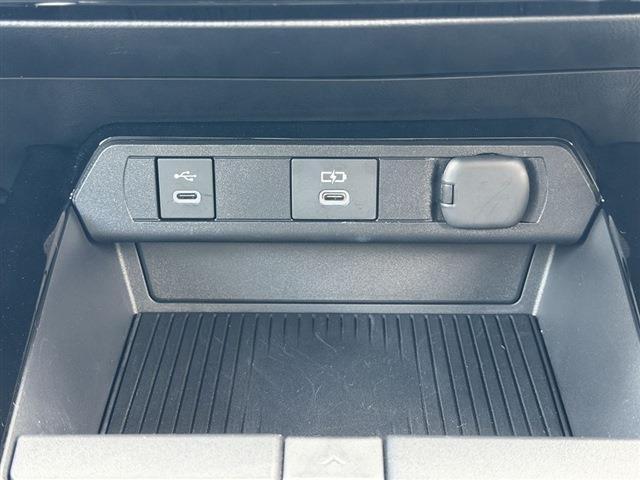 プリウス Ｚ　４ＷＤ　純正１２．３インチディスプレイオーディオナビ　Ｂｌｕｅｔｏｏｔｈ　全周囲カメラ　レザーシート　パワーシート　シートヒーター／エアコン　ＥＴＣ２．０　ドラレコ　置くだけ充電　パワーバックドア（25枚目）