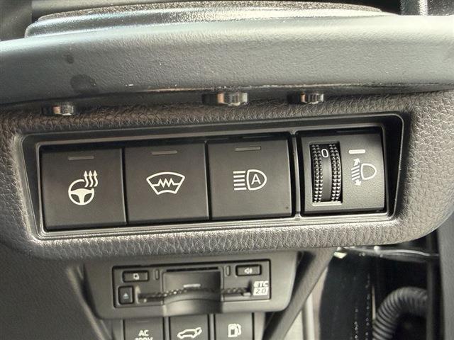 プリウス Ｚ　４ＷＤ　純正１２．３インチディスプレイオーディオナビ　Ｂｌｕｅｔｏｏｔｈ　全周囲カメラ　レザーシート　パワーシート　シートヒーター／エアコン　ＥＴＣ２．０　ドラレコ　置くだけ充電　パワーバックドア（29枚目）