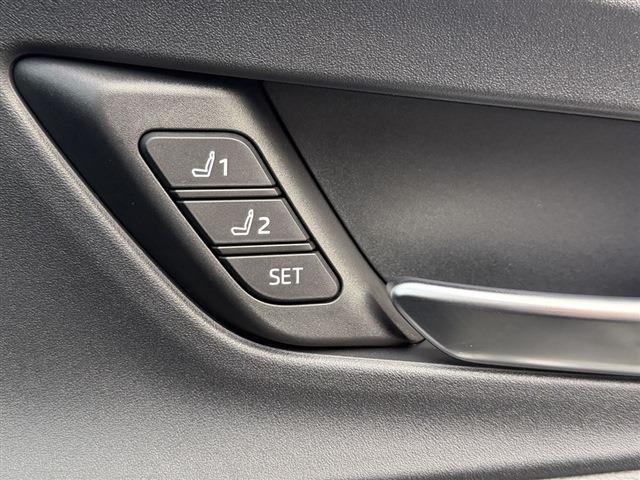 プリウス Ｚ　４ＷＤ　純正１２．３インチディスプレイオーディオナビ　Ｂｌｕｅｔｏｏｔｈ　全周囲カメラ　レザーシート　パワーシート　シートヒーター／エアコン　ＥＴＣ２．０　ドラレコ　置くだけ充電　パワーバックドア（31枚目）