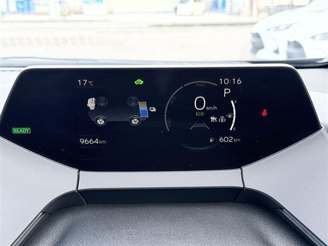 プリウス Ｚ　４ＷＤ　純正１２．３インチディスプレイオーディオナビ　Ｂｌｕｅｔｏｏｔｈ　全周囲カメラ　レザーシート　パワーシート　シートヒーター／エアコン　ＥＴＣ２．０　ドラレコ　置くだけ充電　パワーバックドア（32枚目）