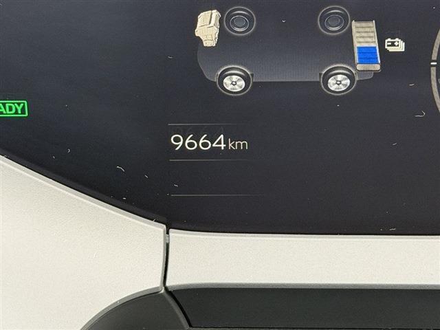 プリウス Ｚ　４ＷＤ　純正１２．３インチディスプレイオーディオナビ　Ｂｌｕｅｔｏｏｔｈ　全周囲カメラ　レザーシート　パワーシート　シートヒーター／エアコン　ＥＴＣ２．０　ドラレコ　置くだけ充電　パワーバックドア（33枚目）