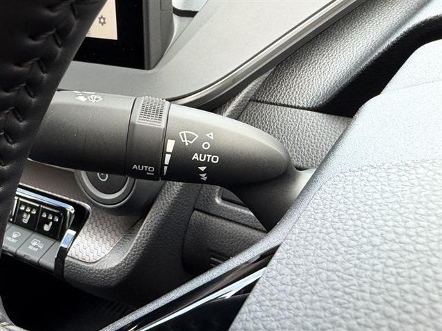 プリウス Ｚ　４ＷＤ　純正１２．３インチディスプレイオーディオナビ　Ｂｌｕｅｔｏｏｔｈ　全周囲カメラ　レザーシート　パワーシート　シートヒーター／エアコン　ＥＴＣ２．０　ドラレコ　置くだけ充電　パワーバックドア（43枚目）