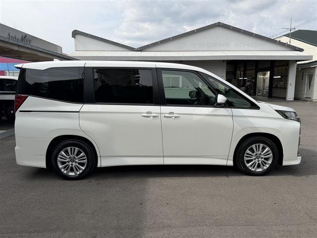 ノア S-G 8人乗り 純正9インチ Bluetooth バックカメラ LEDヘッドライト LEDフォグ 左側パワースライドドア クリアランスソナー レーダークルーズコントロール 電動格納ミラー フロアマット(3枚目)