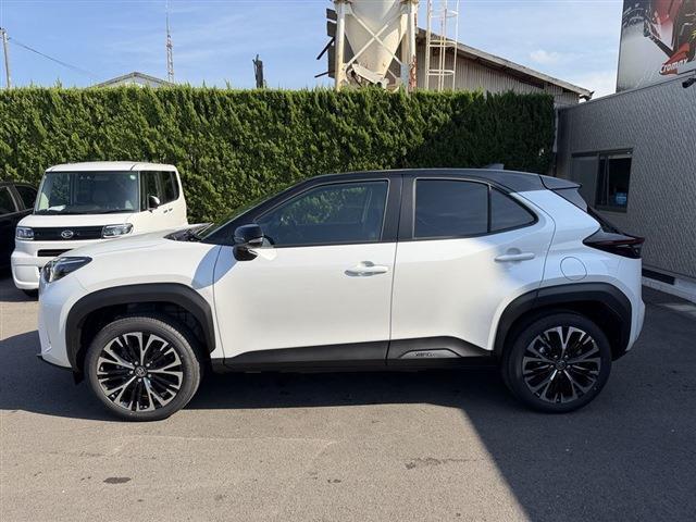 ヤリスクロス ハイブリッドZ トヨタセーフティセンス 純正8インチディスプレイオーディオナビ・TV・Bluetooth 全周囲カメラ ETC2.0 ハーフレザー パワーシート レーダークルーズコントロール ブラインドスポットモニタ(3枚目)