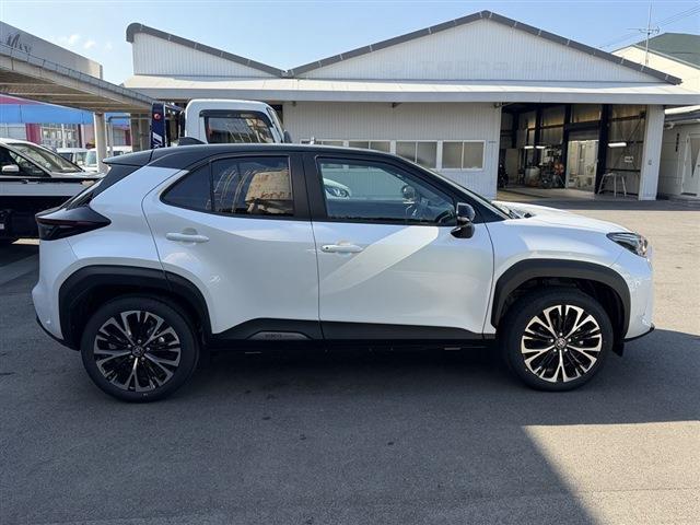 ヤリスクロス ハイブリッドZ トヨタセーフティセンス 純正8インチディスプレイオーディオナビ・TV・Bluetooth 全周囲カメラ ETC2.0 ハーフレザー パワーシート レーダークルーズコントロール ブラインドスポットモニタ(7枚目)