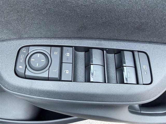 ヤリスクロス ハイブリッドZ トヨタセーフティセンス 純正8インチディスプレイオーディオナビ・TV・Bluetooth 全周囲カメラ ETC2.0 ハーフレザー パワーシート レーダークルーズコントロール ブラインドスポットモニタ(36枚目)