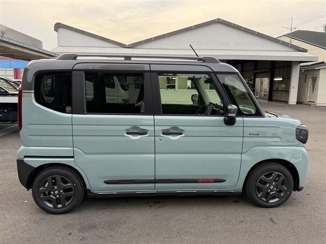 スペーシアギア ハイブリッドＸＺ　両側パワースライドドア　ステアリングヒーター　ルーフレール　プッシュスタートスマートキー　衝突被害軽減システム　アイドリングストップ　シートヒーター　クリアランスソナー　クルーズコントロール（7枚目）