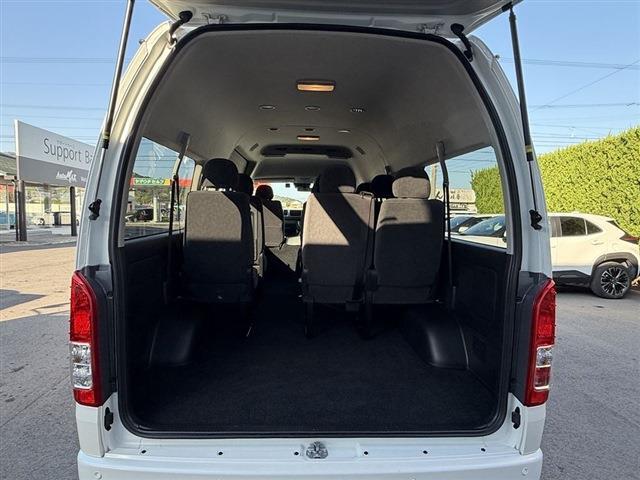 ハイエースワゴン グランドキャビン 4WD 社外7インチナビ・Bluetooth バックカメラ 左パワースライドドア クリアランスソナー ドラレコ ステアリングスイッチ 電動格納ミラー スマートキー スペアタイヤ(11枚目)