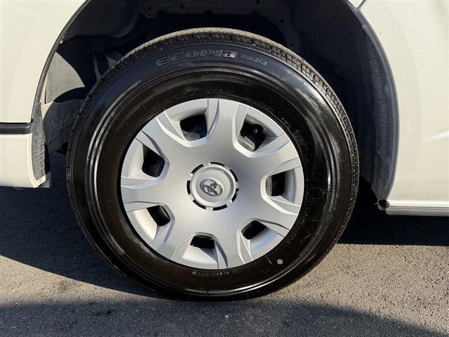 ハイエースワゴン グランドキャビン 4WD 社外7インチナビ・Bluetooth バックカメラ 左パワースライドドア クリアランスソナー ドラレコ ステアリングスイッチ 電動格納ミラー スマートキー スペアタイヤ(16枚目)