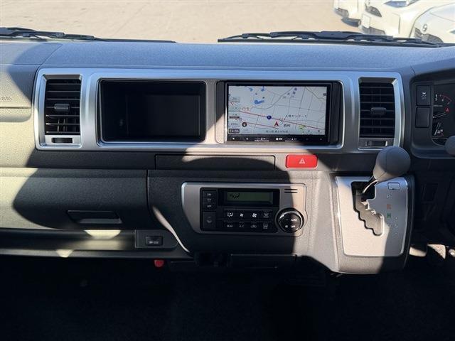 ハイエースワゴン グランドキャビン 4WD 社外7インチナビ・Bluetooth バックカメラ 左パワースライドドア クリアランスソナー ドラレコ ステアリングスイッチ 電動格納ミラー スマートキー スペアタイヤ(21枚目)