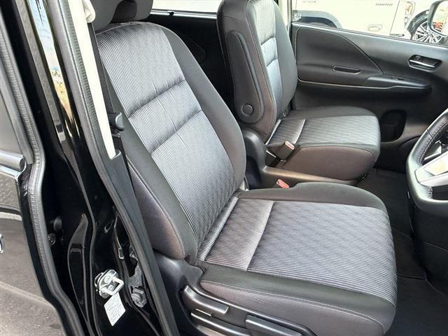 セレナ ハイウェイスターＶ　純正７インチナビ　ＴＶ　ＣＤ　Ｂｌｕｅｔｏｏｔｈ　全周囲カメラ　両側パワースライドドア　ＬＥＤヘッドライト　ＬＥＤフォグ　ＥＴＣ　純正１６インチＡＷ　クリアランスソナー　ステアリングスイッチ（32枚目）