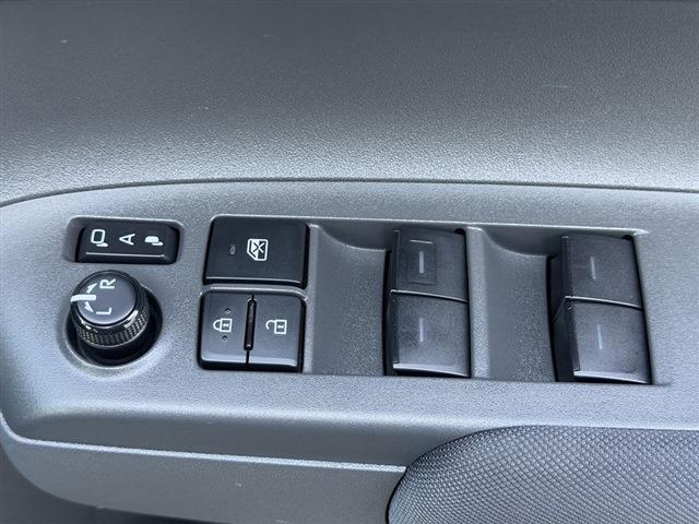 シエンタ ハイブリッドＧ　７人乗り　純正ディスプレイオーディオナビ　Ｂｌｕｅｔｏｏｔｈ　全周囲カメラ　ＥＴＣ　ＬＥＤヘッドライト　両側パワースライドドア　クリアランスソナー　ステアリングスイッチ　レーダークルーズコントロール（36枚目）