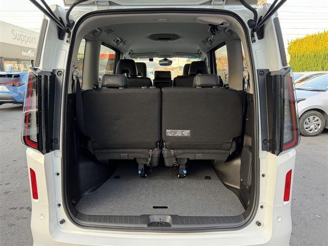 セレナ ハイウェイスターＶ　社外７インチナビ　Ｂｌｕｅｔｏｏｔｈ　バックカメラ　両側パワースライドドア　ＬＥＤヘッドライト　ＬＥＤフォグ　ドラレコ　ＥＴＣ　クリアランスソナー　ステアリングスイッチ　フロアマット　電動格納ミラー（11枚目）