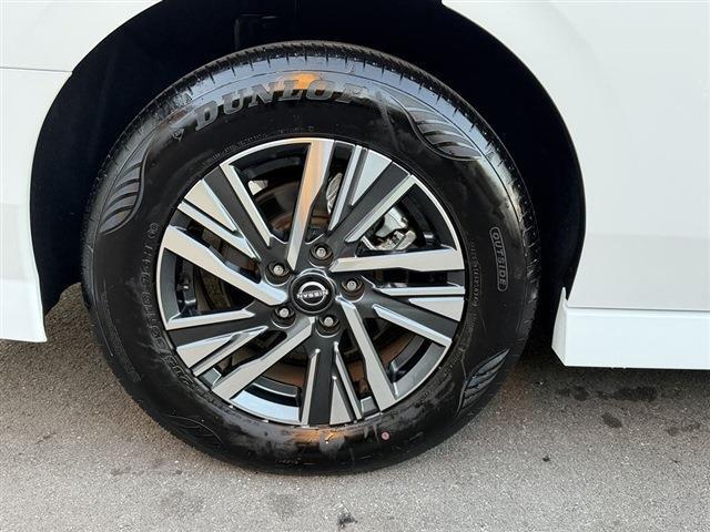 セレナ ハイウェイスターＶ　社外７インチナビ　Ｂｌｕｅｔｏｏｔｈ　バックカメラ　両側パワースライドドア　ＬＥＤヘッドライト　ＬＥＤフォグ　ドラレコ　ＥＴＣ　クリアランスソナー　ステアリングスイッチ　フロアマット　電動格納ミラー（15枚目）