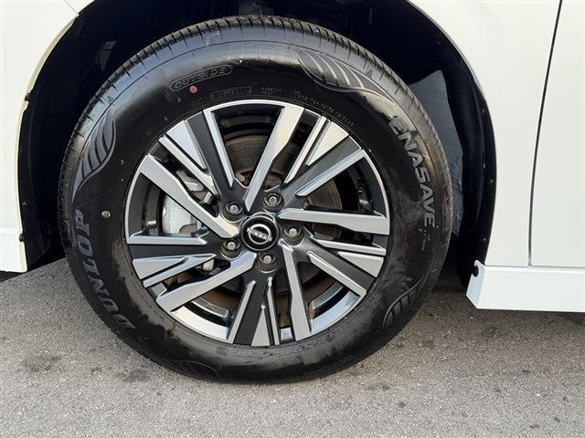 セレナ ハイウェイスターＶ　社外７インチナビ　Ｂｌｕｅｔｏｏｔｈ　バックカメラ　両側パワースライドドア　ＬＥＤヘッドライト　ＬＥＤフォグ　ドラレコ　ＥＴＣ　クリアランスソナー　ステアリングスイッチ　フロアマット　電動格納ミラー（17枚目）