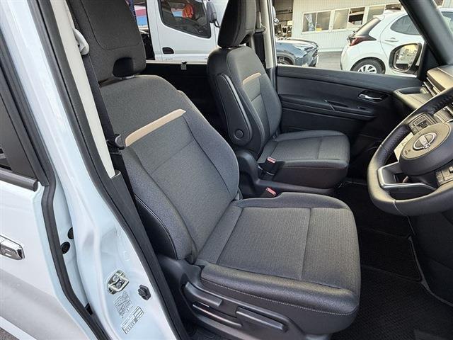 セレナ ハイウェイスターＶ　社外７インチナビ　Ｂｌｕｅｔｏｏｔｈ　バックカメラ　両側パワースライドドア　ＬＥＤヘッドライト　ＬＥＤフォグ　ドラレコ　ＥＴＣ　クリアランスソナー　ステアリングスイッチ　フロアマット　電動格納ミラー（34枚目）